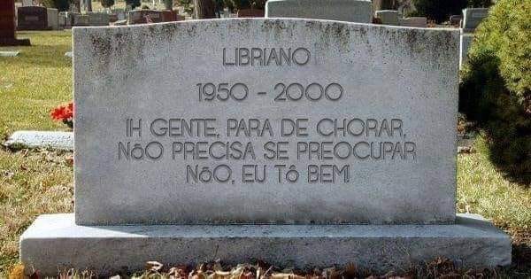 Flores na sepultura